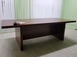 Прямой стол в кабинет руководителя